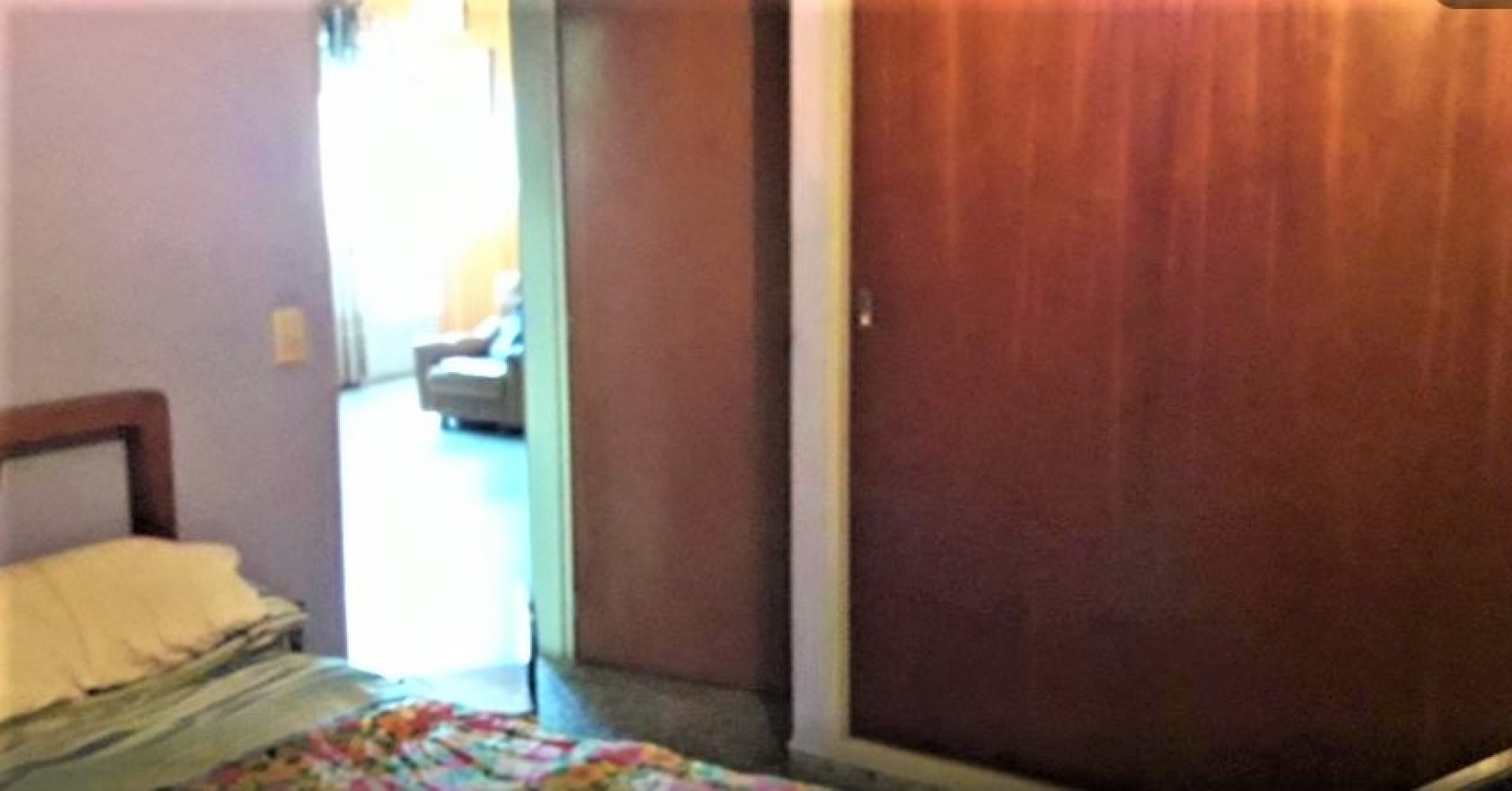 CASA CON LOCAL EN BILLINGHURST, RETRASADA