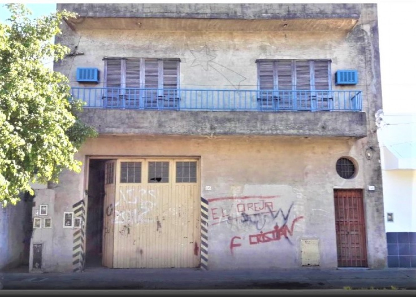 CASA CON LOCAL EN BILLINGHURST, RETRASADA