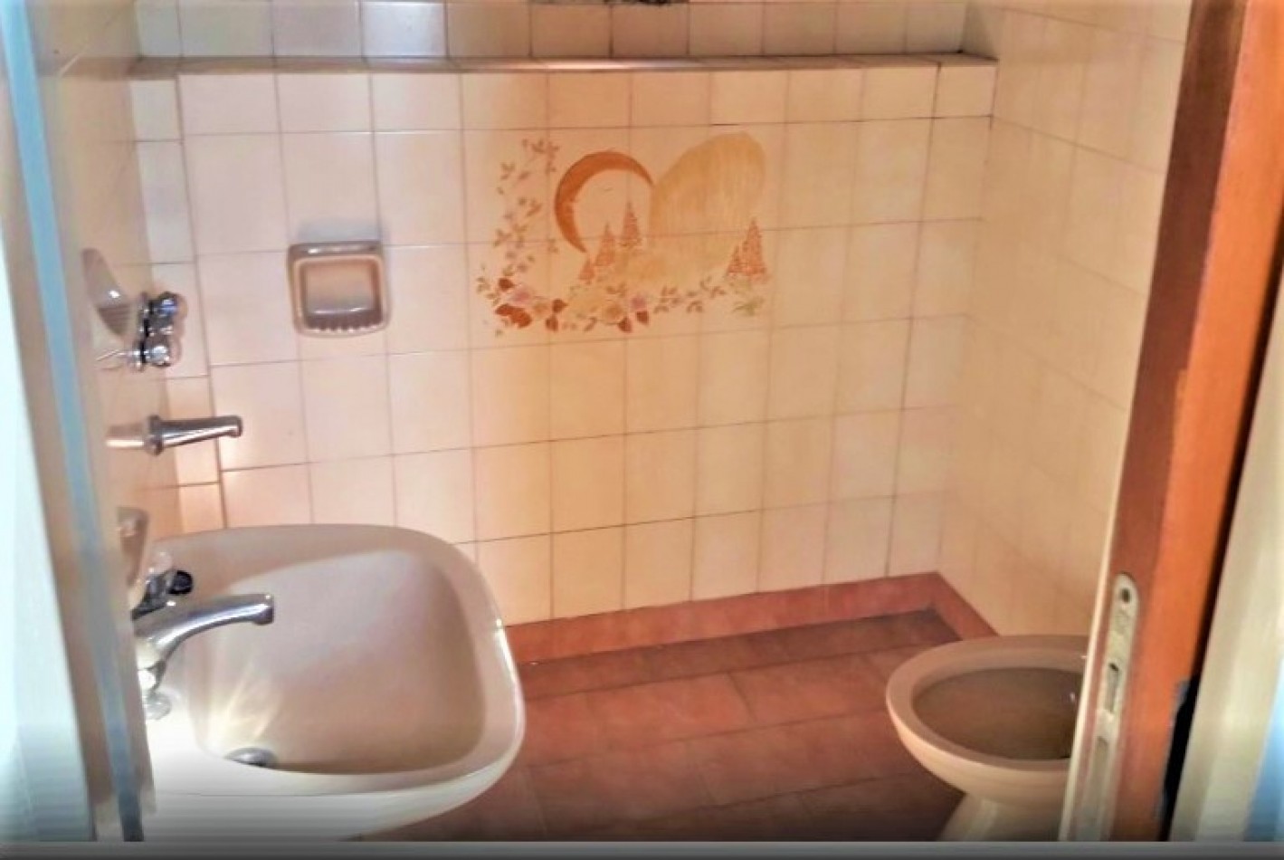 CASA CON LOCAL EN BILLINGHURST, RETRASADA