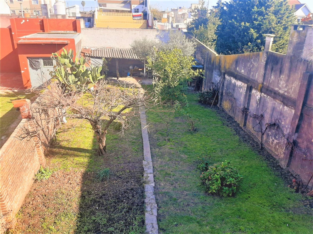 CASA, MAS DOS LOCALES MAS, LOTE, EN VILLA LUZURIAGA