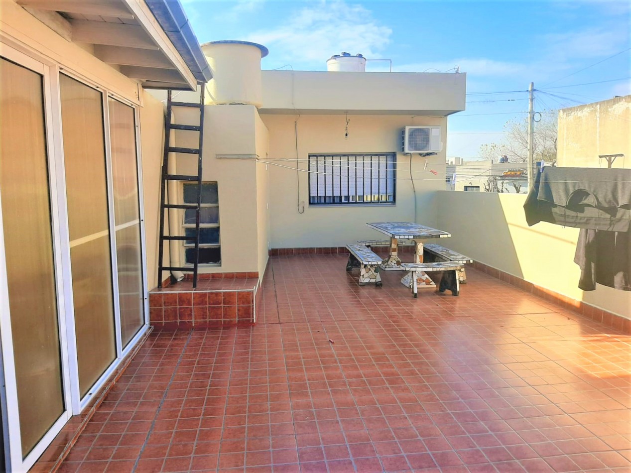 CASA, MAS DOS LOCALES MAS, LOTE, EN VILLA LUZURIAGA