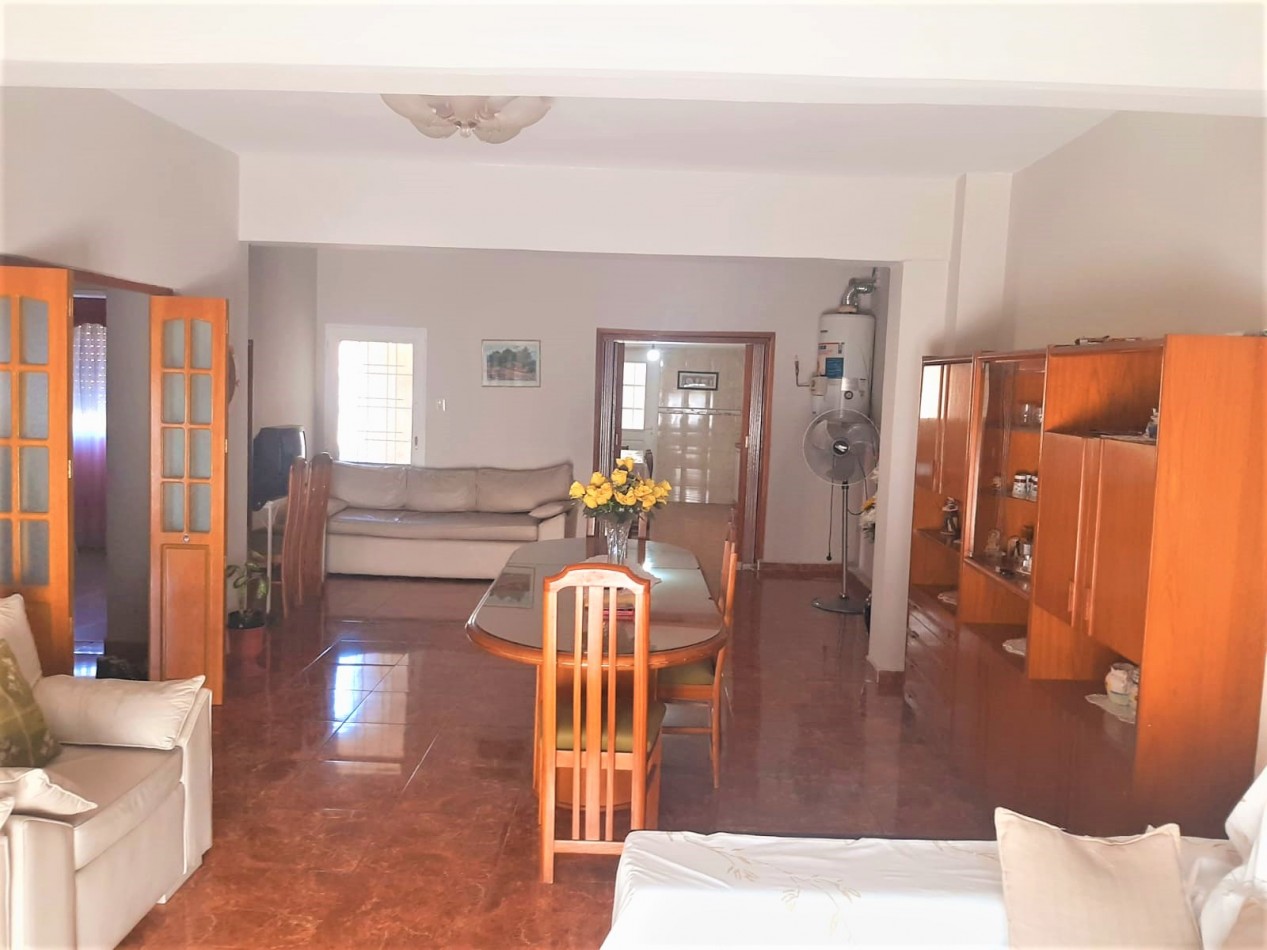 CASA, MAS DOS LOCALES MAS, LOTE, EN VILLA LUZURIAGA