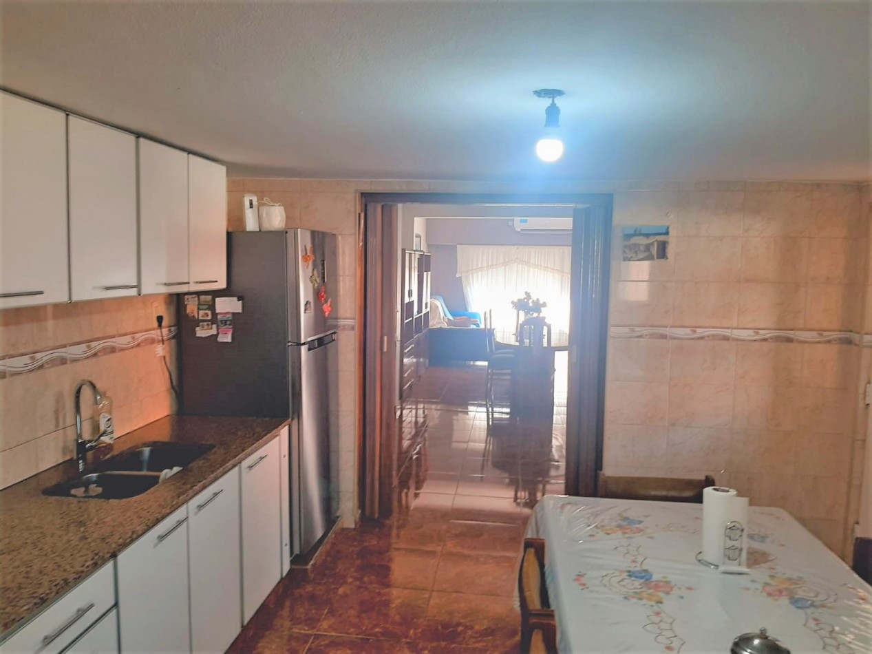 CASA, MAS DOS LOCALES MAS, LOTE, EN VILLA LUZURIAGA