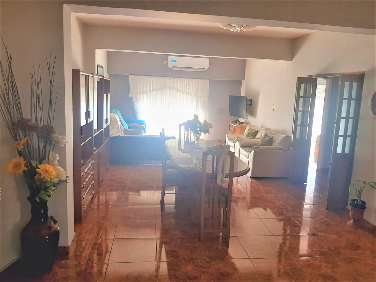 CASA, MAS DOS LOCALES MAS, LOTE, EN VILLA LUZURIAGA