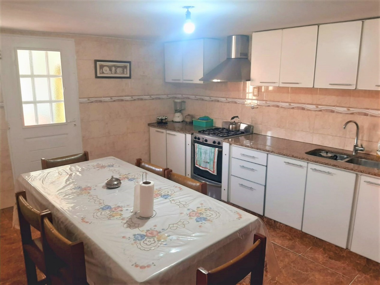 CASA, MAS DOS LOCALES MAS, LOTE, EN VILLA LUZURIAGA