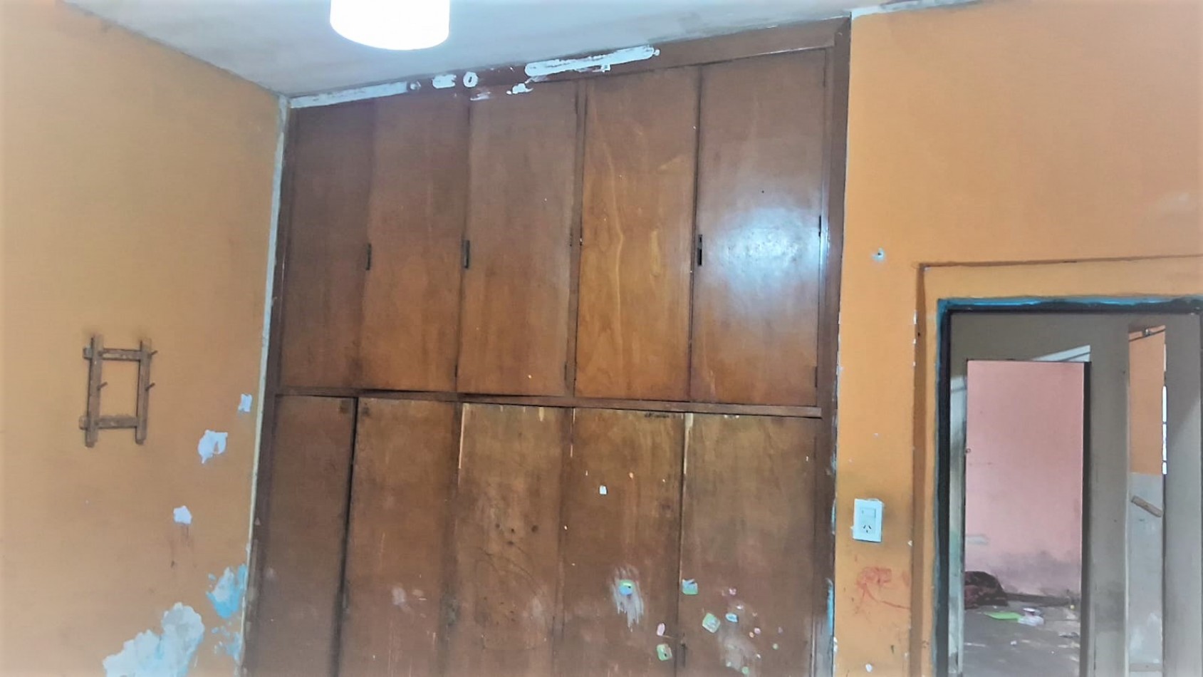 CASA a REFACCIONAR, EN MORON, SOBRE LOTE PROPIO, PERMUTA!