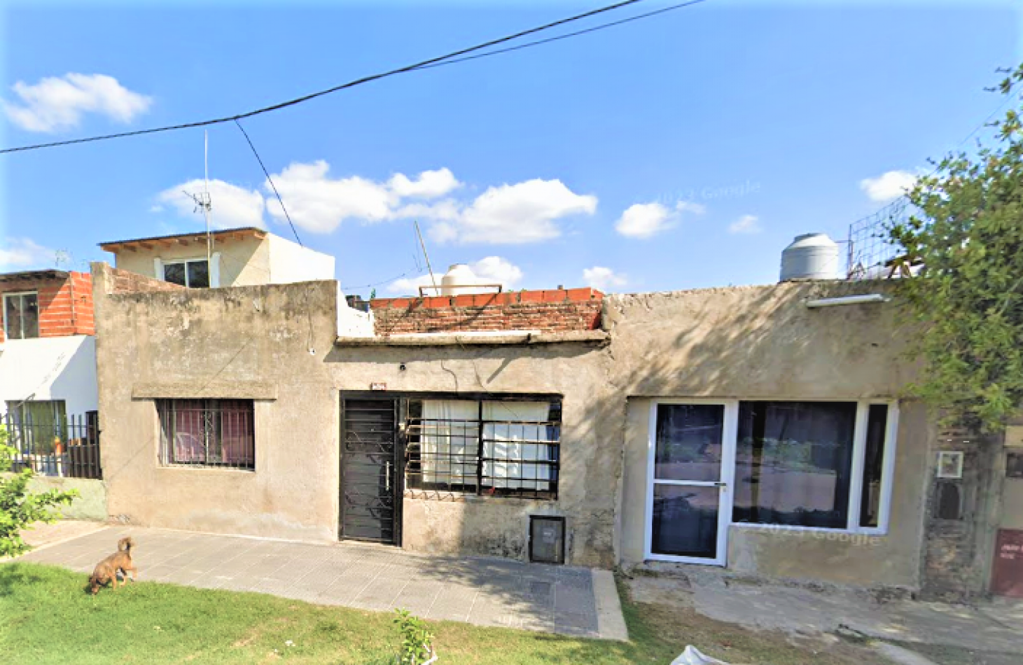 CASA Y LOCAL o GARAGE, SOBRE LOTE PROPIO EN MORON IDEAL INVERSOR, SE VENDE CON RENTA