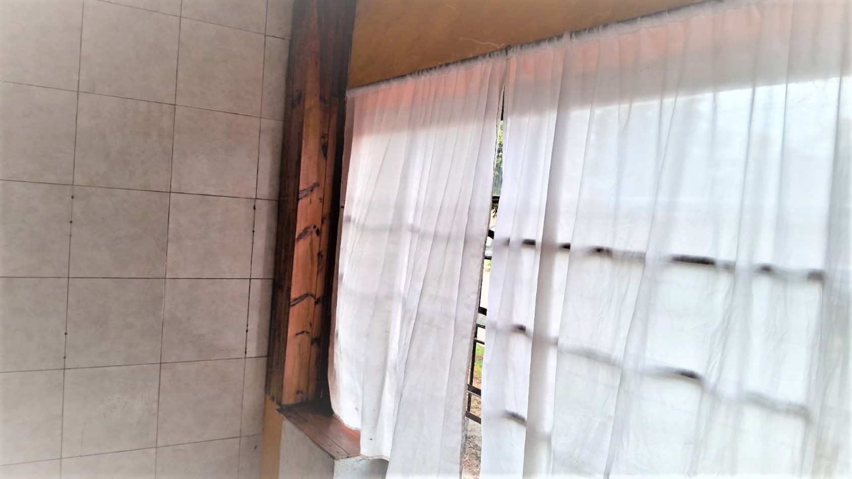 CASA Y LOCAL o GARAGE, SOBRE LOTE PROPIO EN MORON IDEAL INVERSOR, SE VENDE CON RENTA