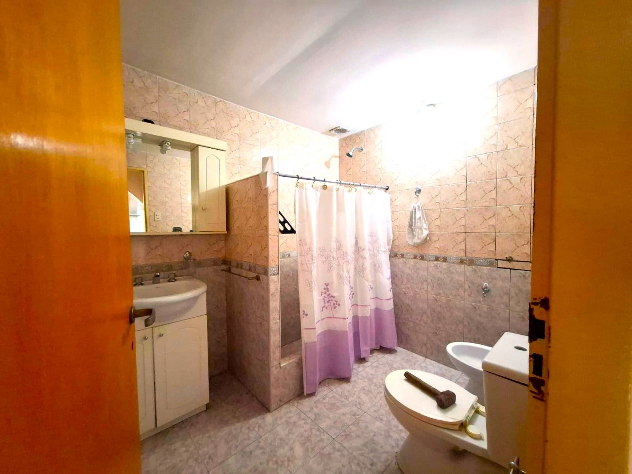 CASA DE 3 AMBIENTES, PUEDE TRANSFORMARSE EN 4 AMBIENTES, CON LOCAL Y GARAGE