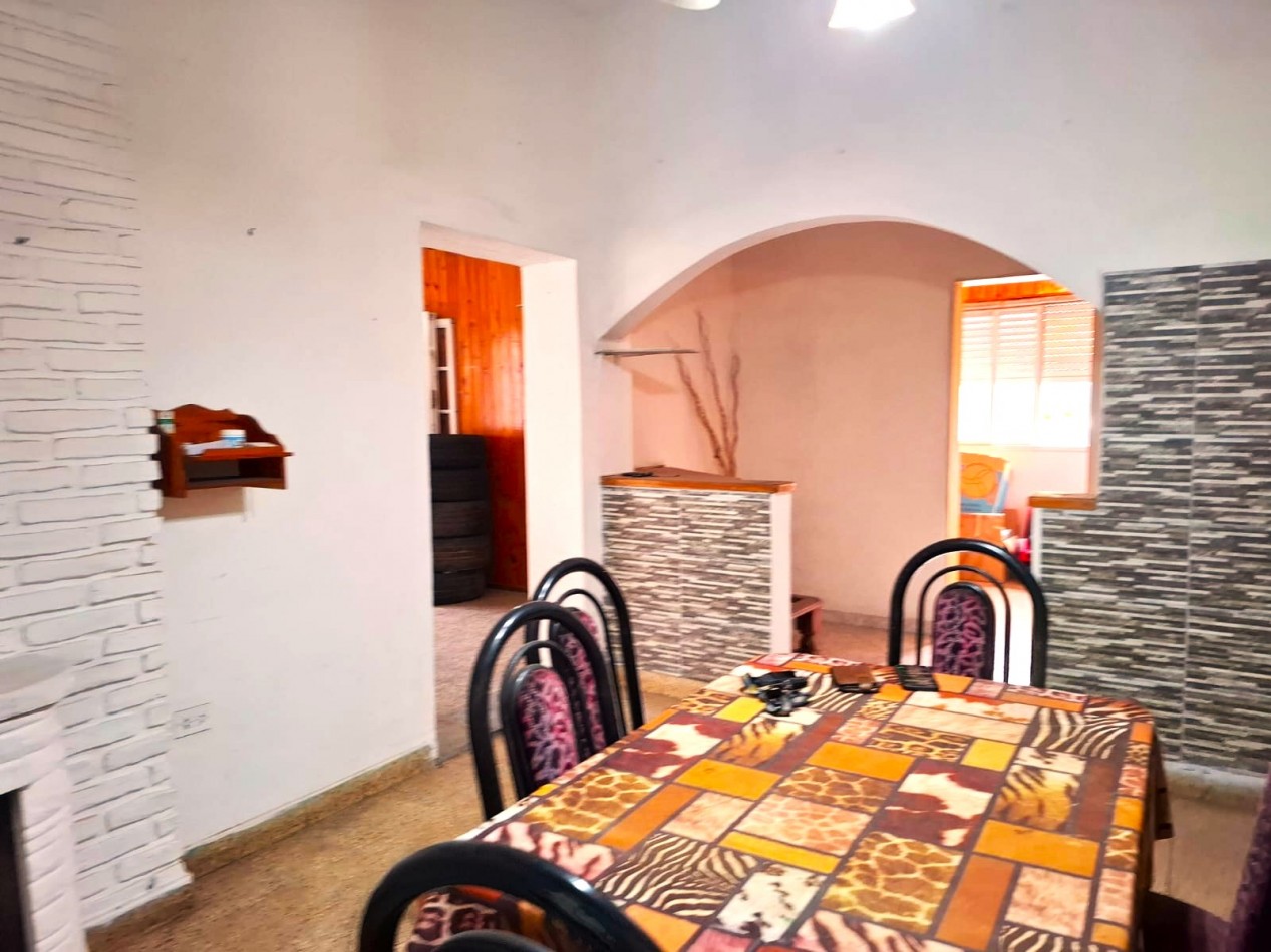CASA DE 3 AMBIENTES, PUEDE TRANSFORMARSE EN 4 AMBIENTES, CON LOCAL Y GARAGE