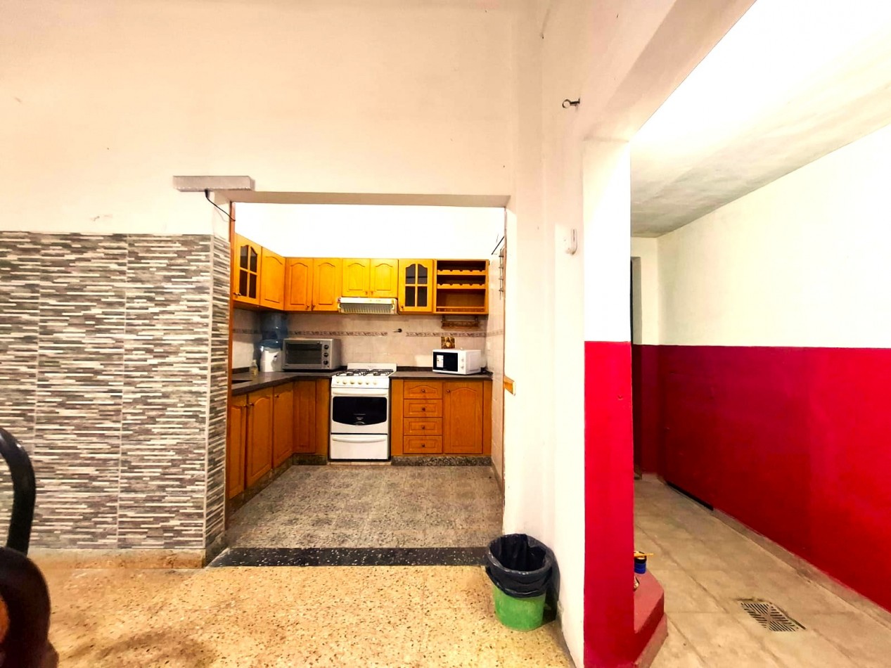 CASA DE 3 AMBIENTES, PUEDE TRANSFORMARSE EN 4 AMBIENTES, CON LOCAL Y GARAGE