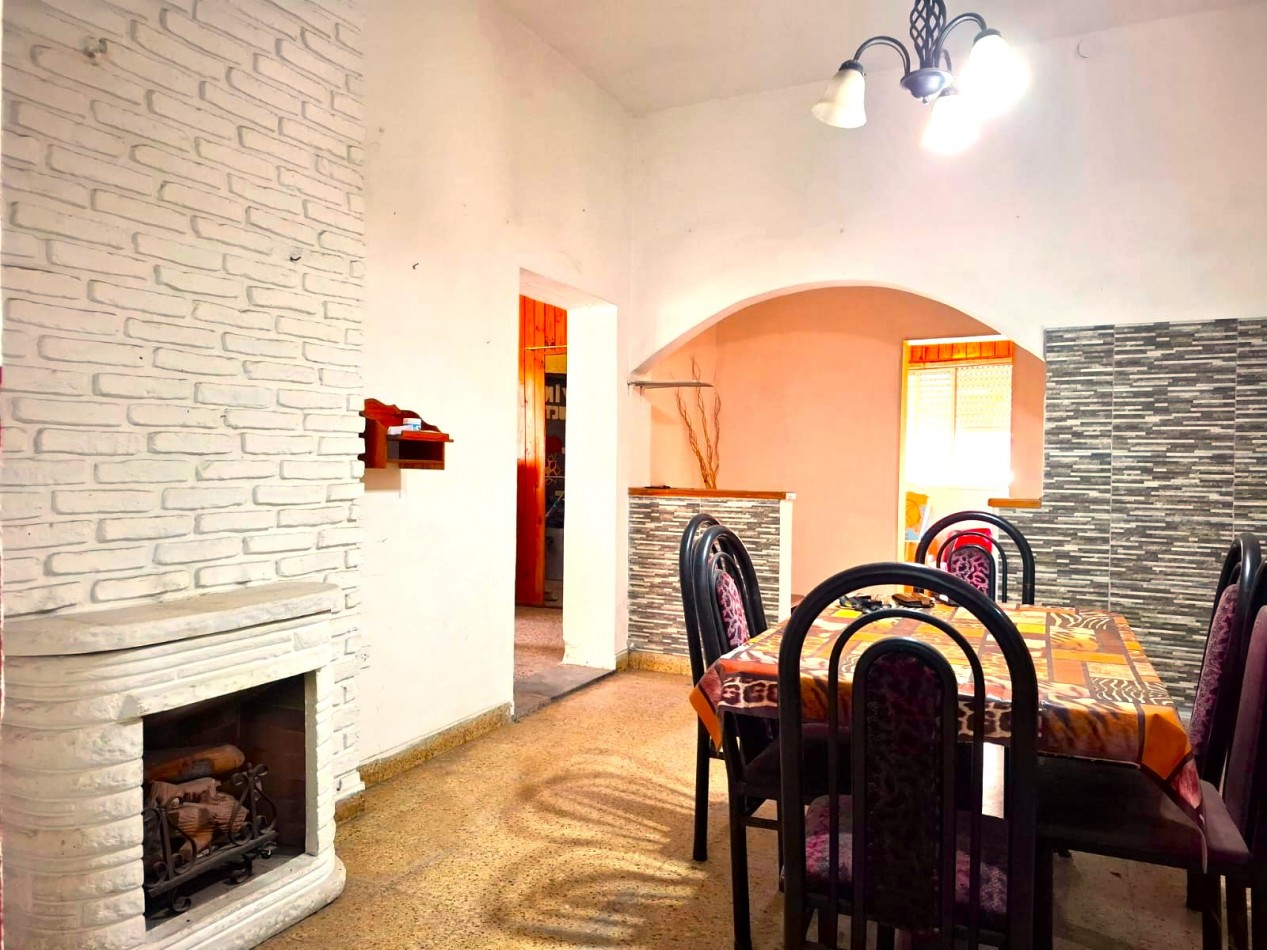 CASA DE 3 AMBIENTES, PUEDE TRANSFORMARSE EN 4 AMBIENTES, CON LOCAL Y GARAGE