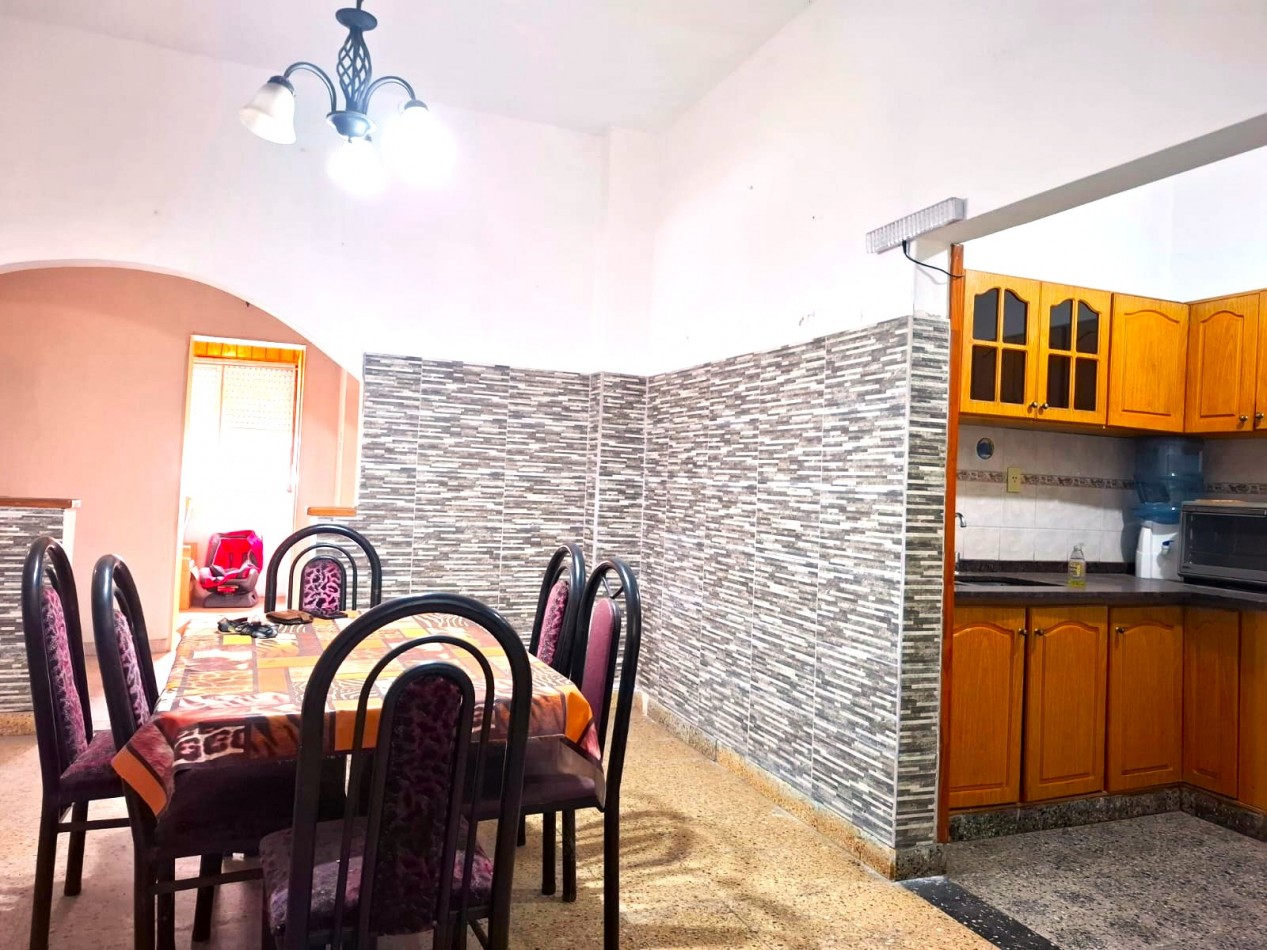 CASA DE 3 AMBIENTES, PUEDE TRANSFORMARSE EN 4 AMBIENTES, CON LOCAL Y GARAGE