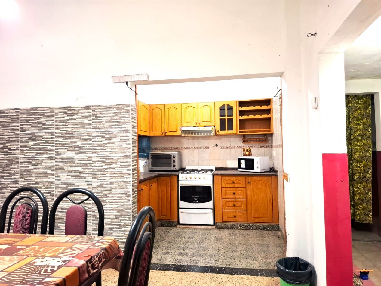 CASA DE 3 AMBIENTES, PUEDE TRANSFORMARSE EN 4 AMBIENTES, CON LOCAL Y GARAGE