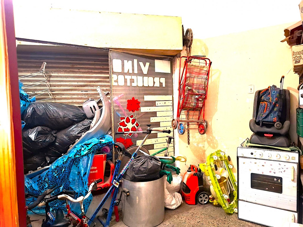 CASA DE 3 AMBIENTES, PUEDE TRANSFORMARSE EN 4 AMBIENTES, CON LOCAL Y GARAGE