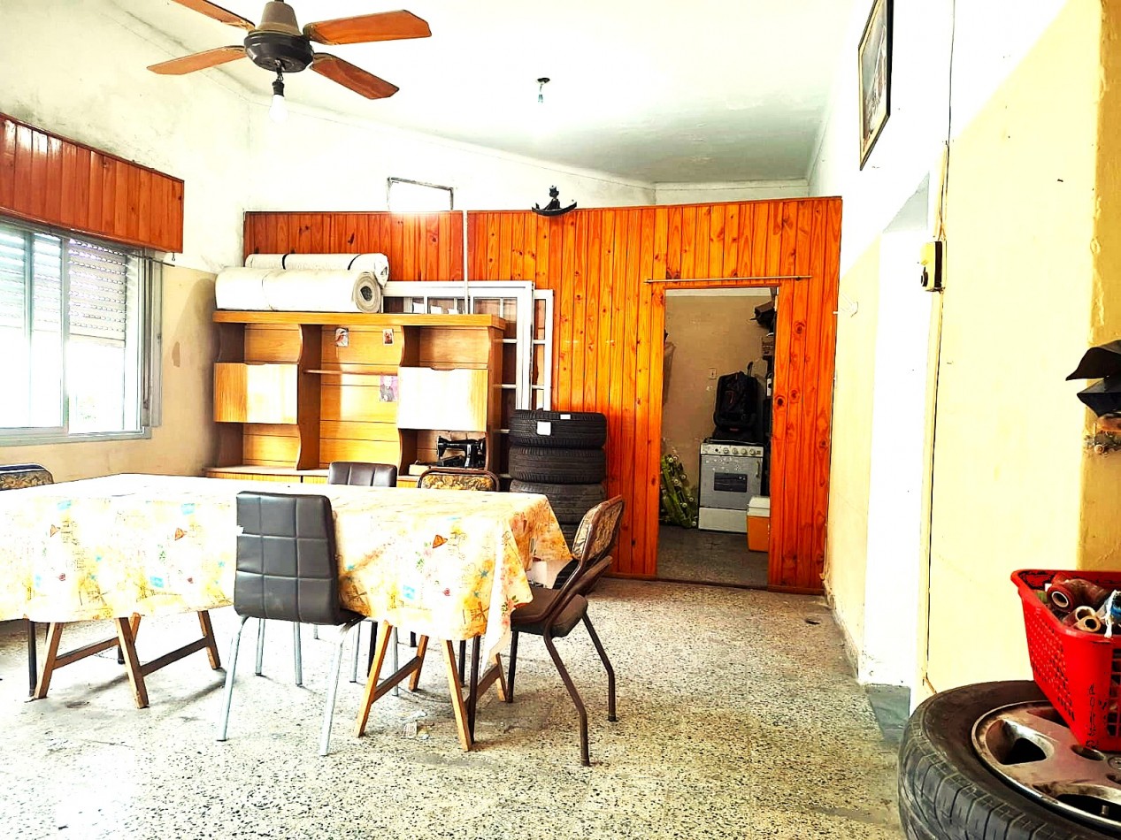 CASA DE 3 AMBIENTES, PUEDE TRANSFORMARSE EN 4 AMBIENTES, CON LOCAL Y GARAGE
