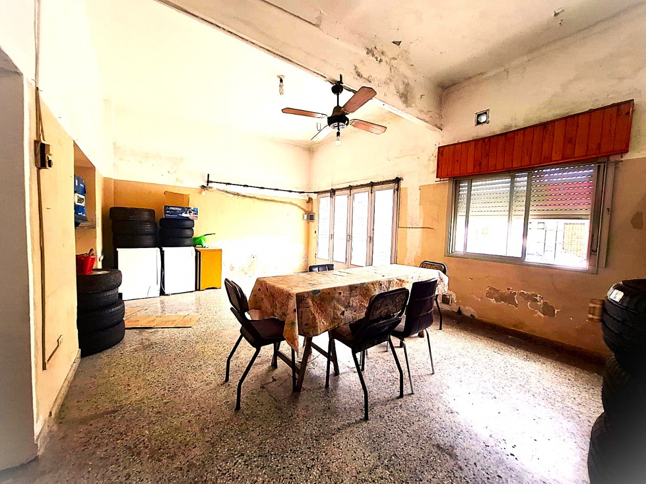 CASA DE 3 AMBIENTES, PUEDE TRANSFORMARSE EN 4 AMBIENTES, CON LOCAL Y GARAGE