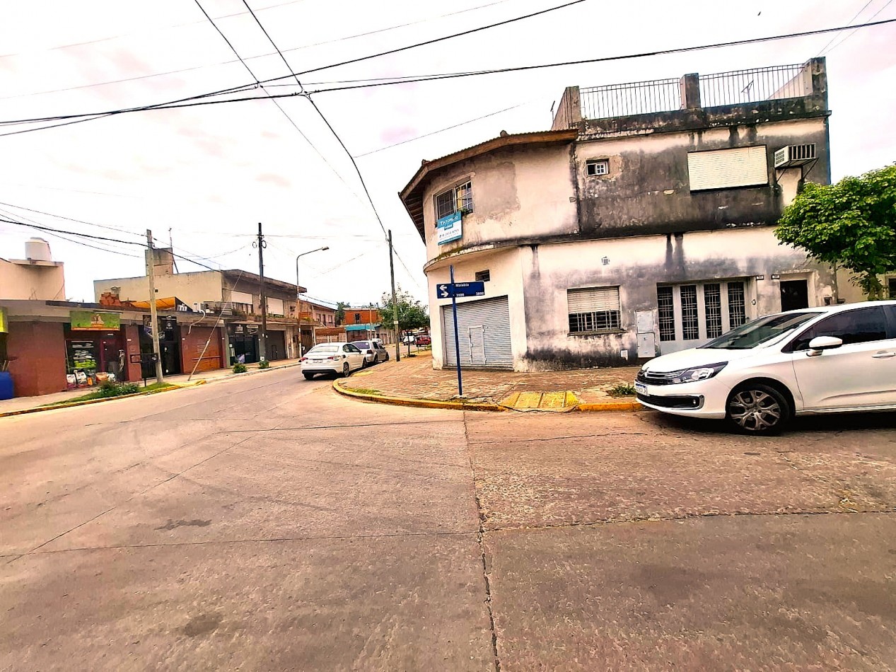 CASA DE 3 AMBIENTES, PUEDE TRANSFORMARSE EN 4 AMBIENTES, CON LOCAL Y GARAGE