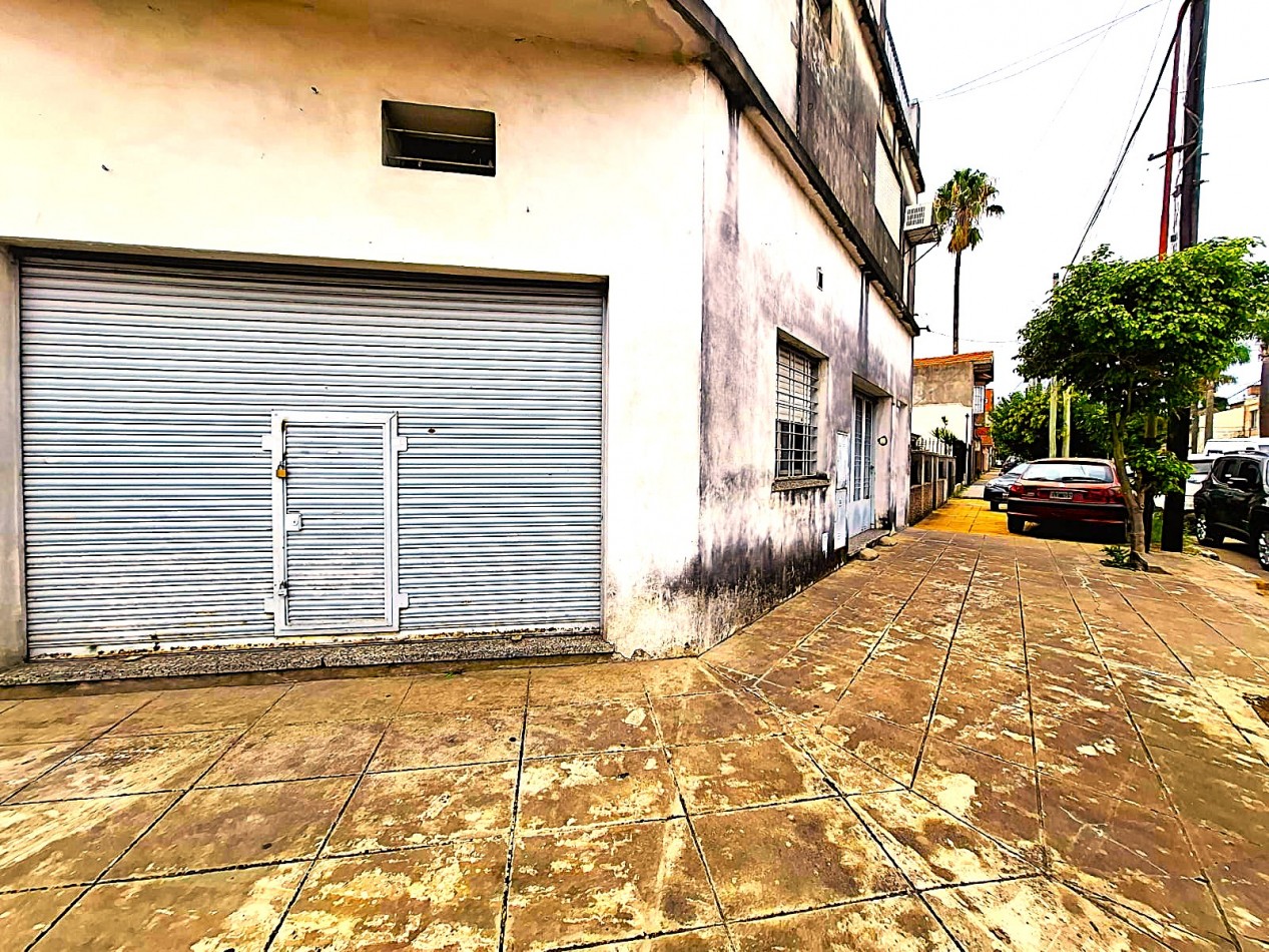 CASA DE 3 AMBIENTES, PUEDE TRANSFORMARSE EN 4 AMBIENTES, CON LOCAL Y GARAGE