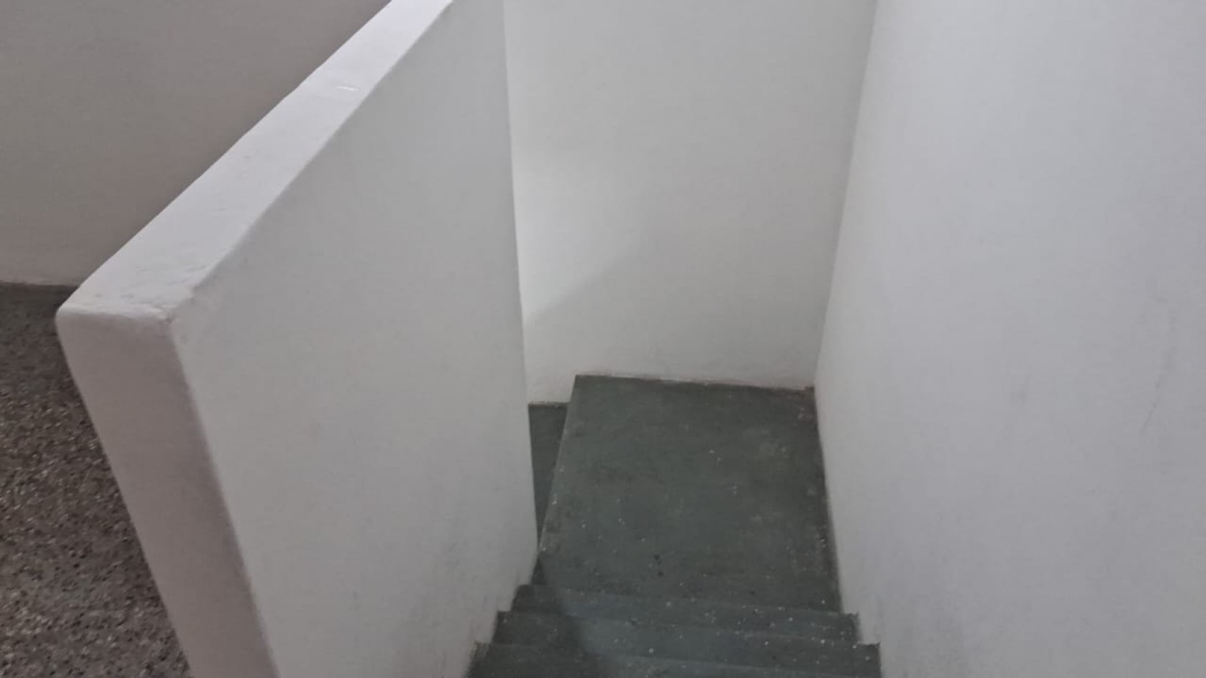 LOCAL EN EXCELENTE UBICACION EN MOSERRAT en dos plantas 