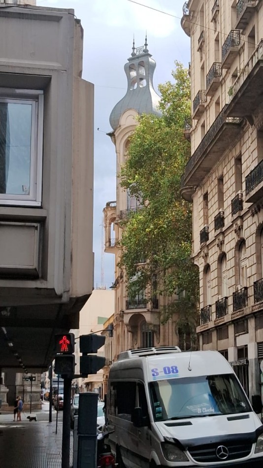 LOCAL EN EXCELENTE UBICACION EN MOSERRAT en dos plantas 