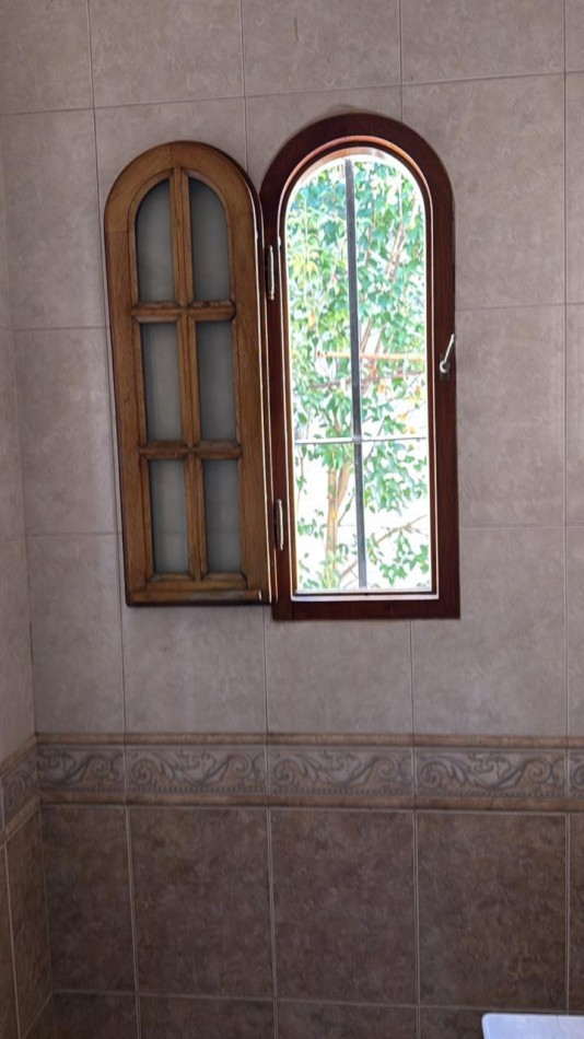 CASA TIPO CHALET EN VILLA LUZURIAGA RETASADA! PERMUTA!