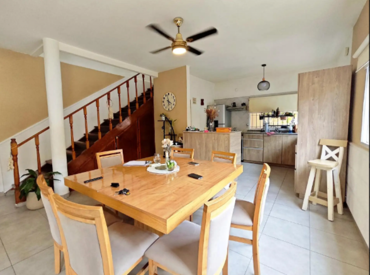 CASA EN VENTA EN PH DE 10 M DE FRENTE CON COCHERA PARA 3 AUTOS ACEPTA PERMUTA