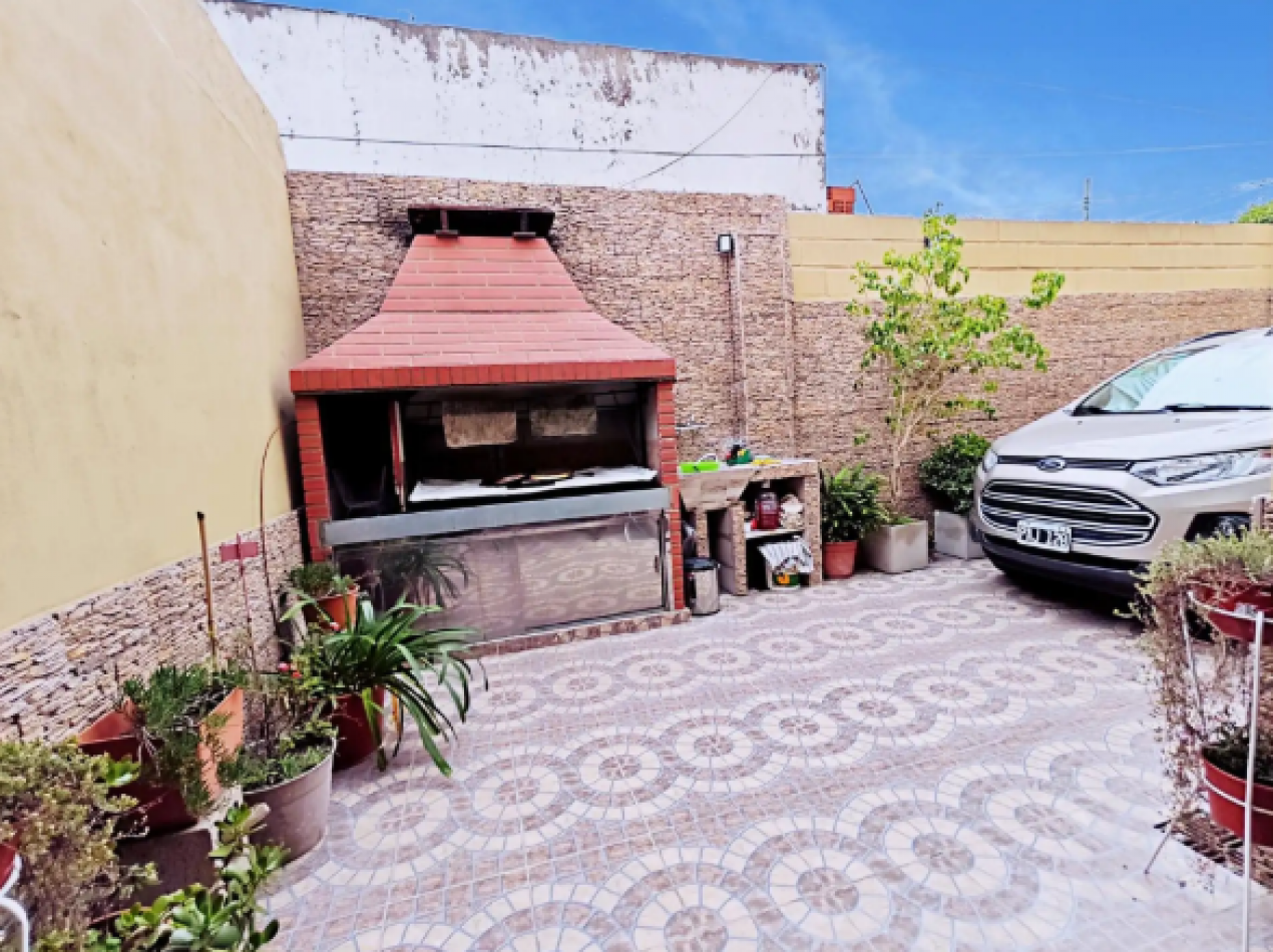 CASA EN VENTA EN PH DE 10 M DE FRENTE CON COCHERA PARA 3 AUTOS ACEPTA PERMUTA
