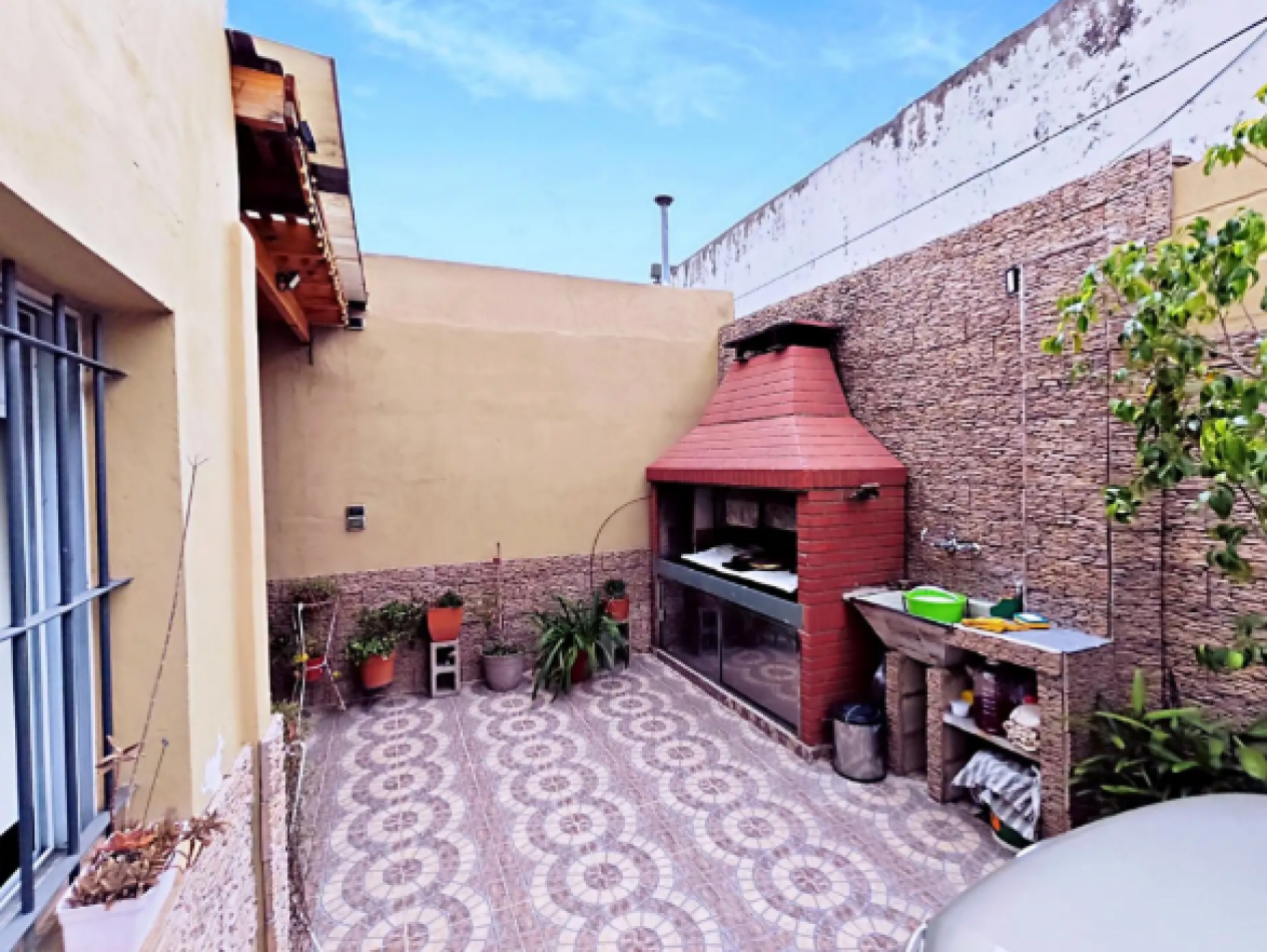 CASA EN VENTA EN PH DE 10 M DE FRENTE CON COCHERA PARA 3 AUTOS ACEPTA PERMUTA