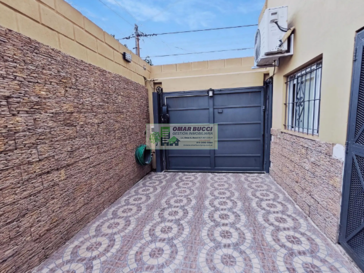 CASA EN VENTA EN PH DE 10 M DE FRENTE CON COCHERA PARA 3 AUTOS ACEPTA PERMUTA