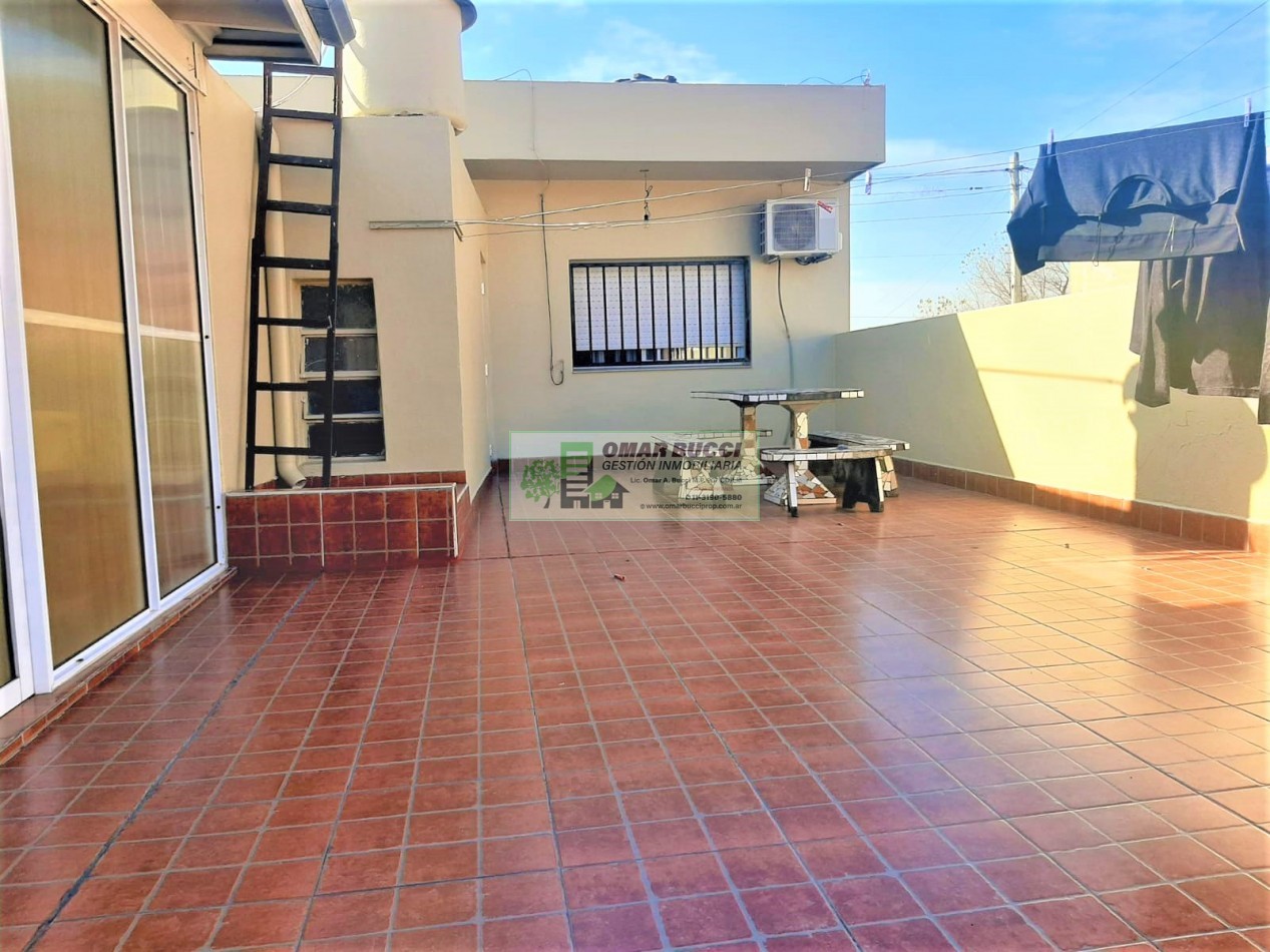CASA de 4 AMBIENTES, MAS DOS LOCALES, MAS LOTE, EN VILLA LUZURIAGA