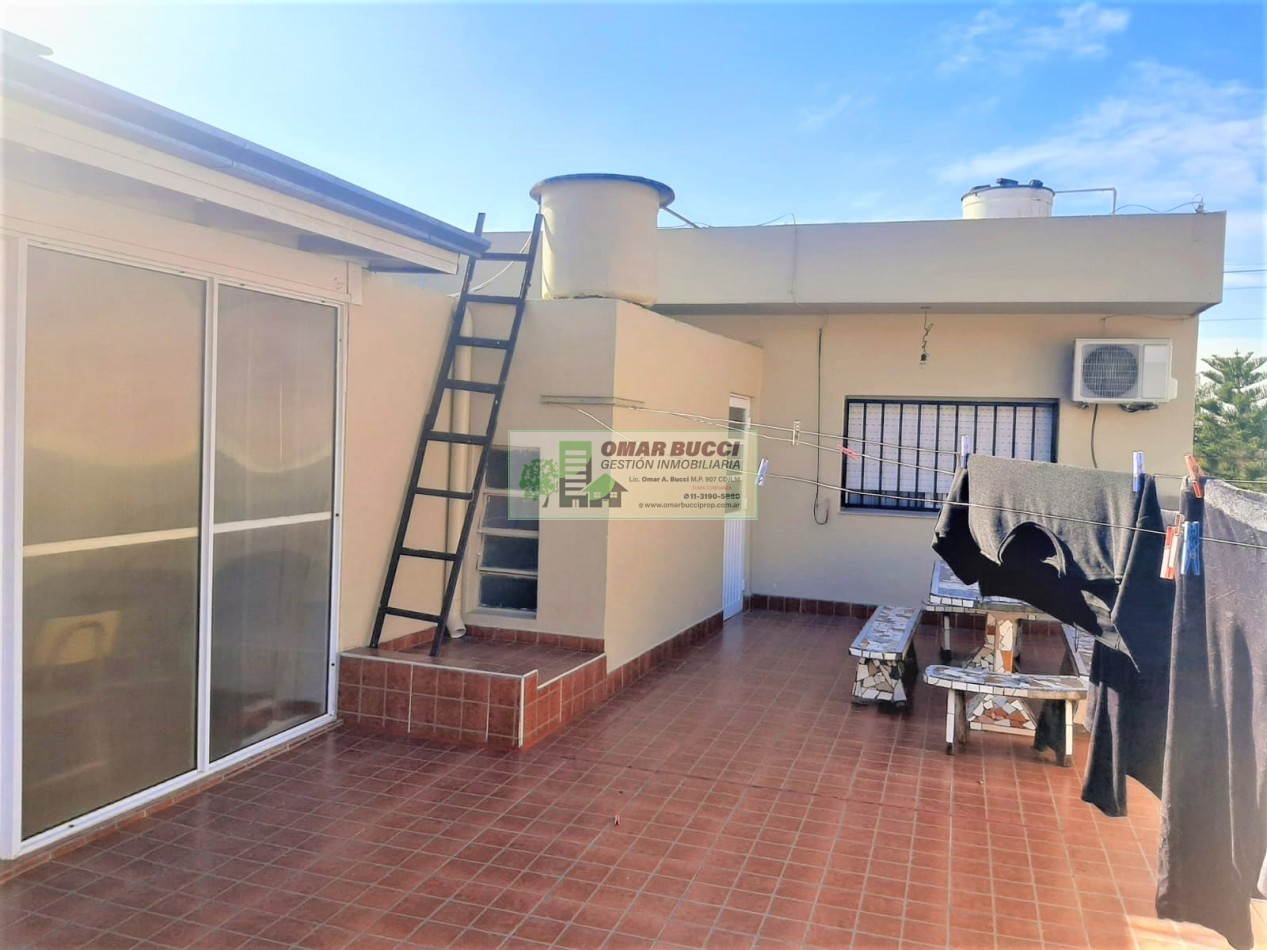 CASA de 4 AMBIENTES, MAS DOS LOCALES, MAS LOTE, EN VILLA LUZURIAGA