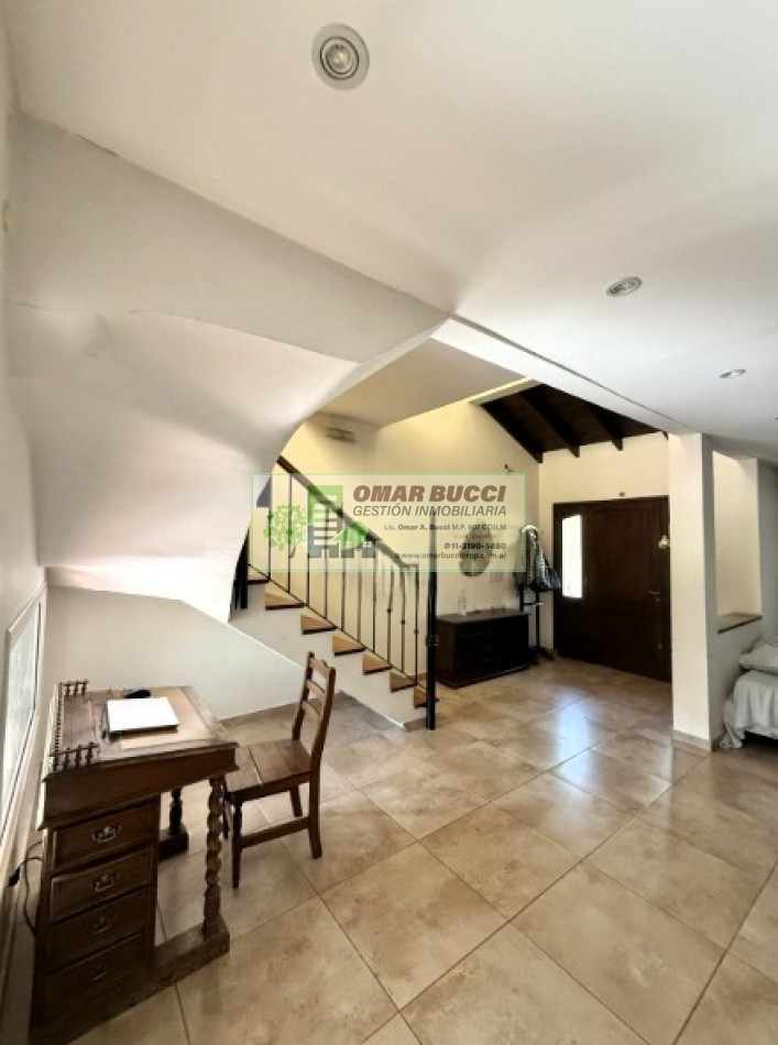 CASA 5 AMBIENTES CON COCHERA EN HAEDO, EXCELENTE ZONA!
