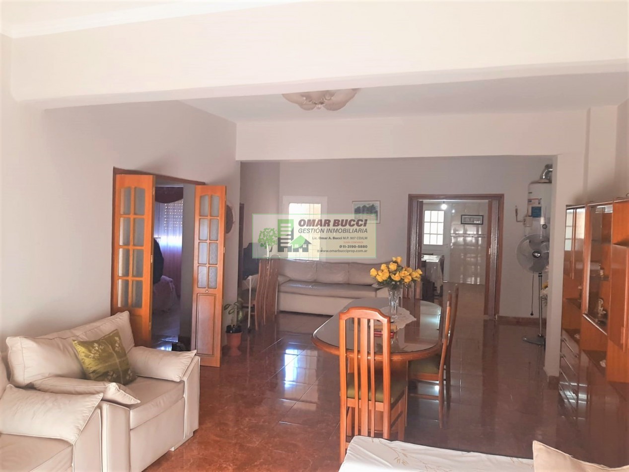 CASA de 4 AMBIENTES, MAS DOS LOCALES, MAS LOTE, EN VILLA LUZURIAGA