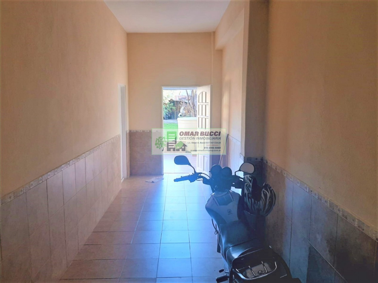 CASA de 4 AMBIENTES, MAS DOS LOCALES, MAS LOTE, EN VILLA LUZURIAGA