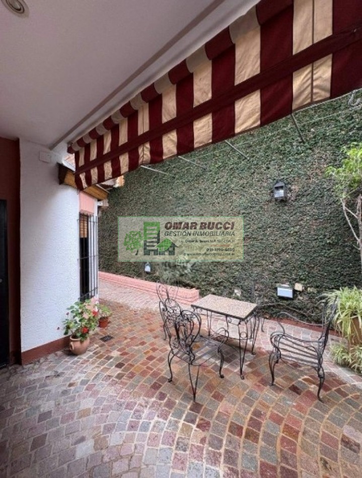 Casa de 7 ambientes con cochera para dos autos, patio, pileta y quincho P/50 personas.