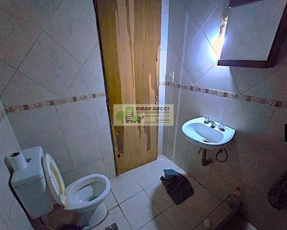 Casa con doble cochera y mucho potencial en Isidro Casanova