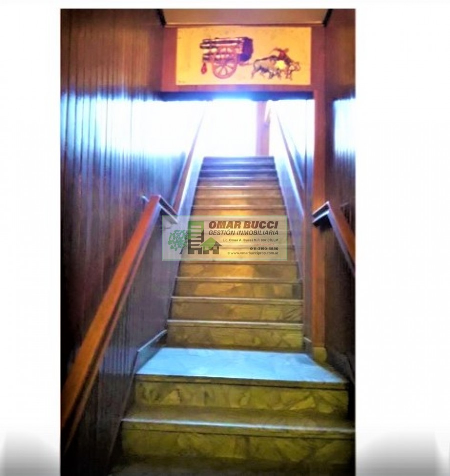 CASA CON LOCAL EN BILLINGHURST, RETRASADA