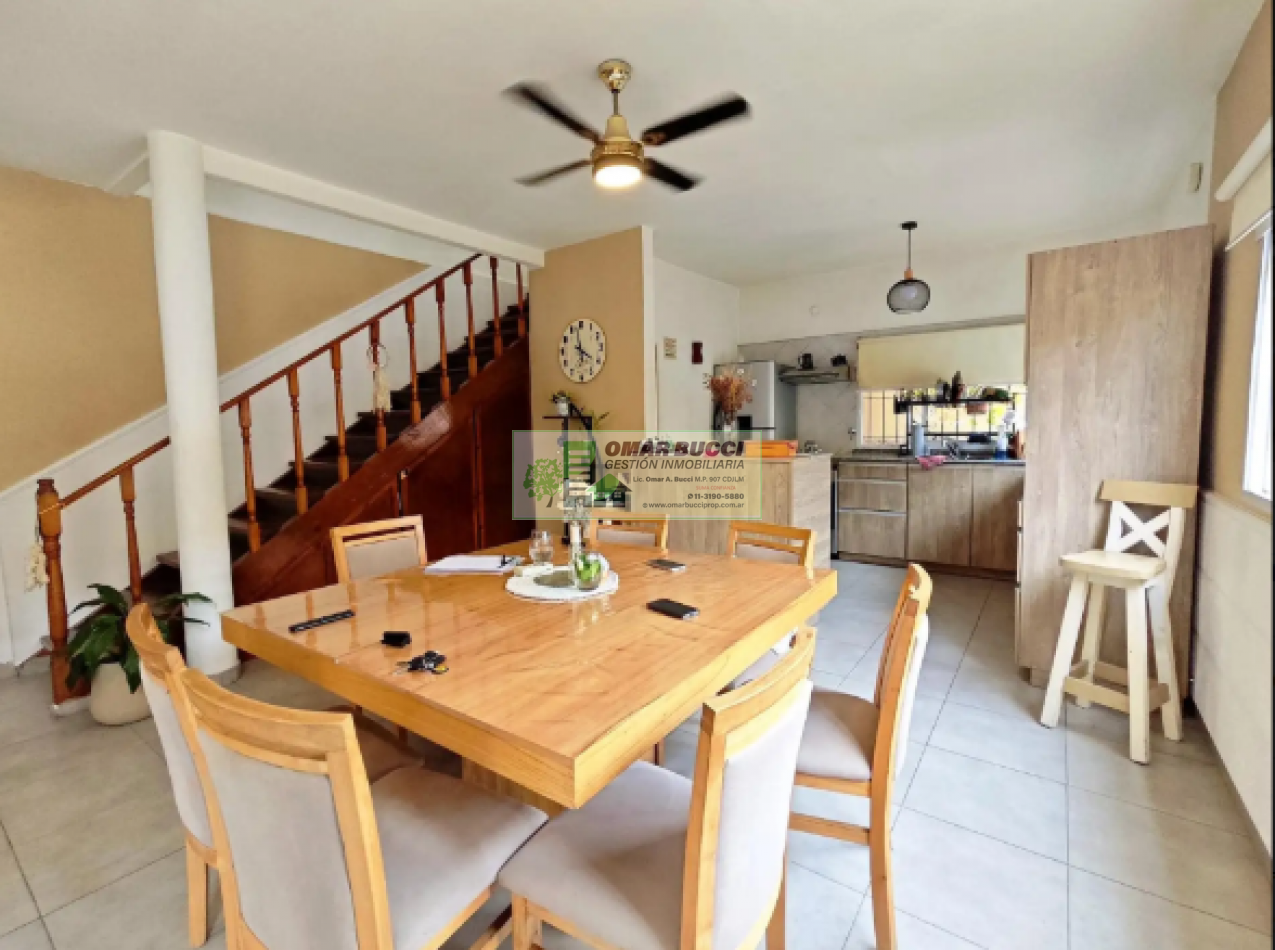CASA EN VENTA EN PH DE 10 M DE FRENTE CON COCHERA PARA 3 AUTOS ACEPTA PERMUTA