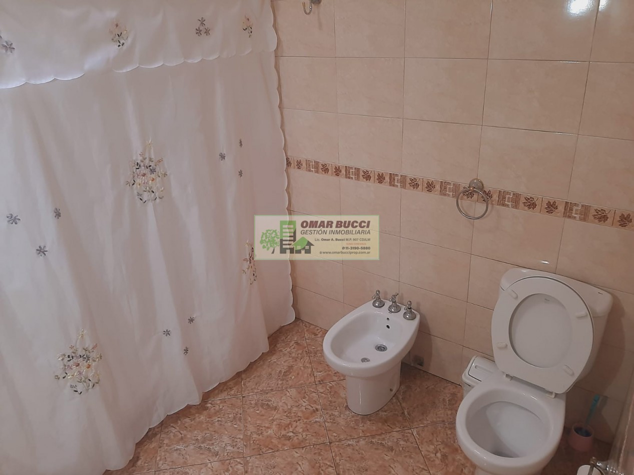 CASA de 4 AMBIENTES, MAS DOS LOCALES, MAS LOTE, EN VILLA LUZURIAGA