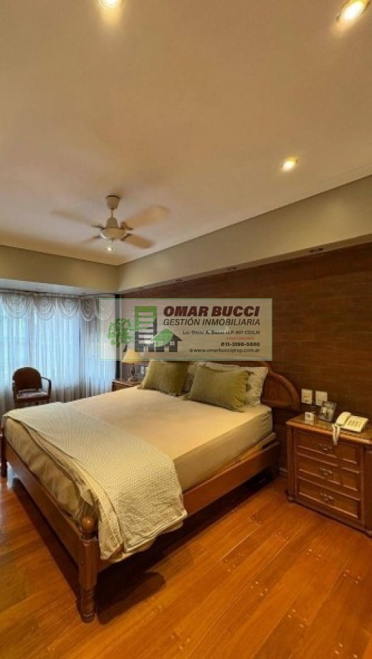 Casa de 7 ambientes con cochera para dos autos, patio, pileta y quincho P/50 personas.