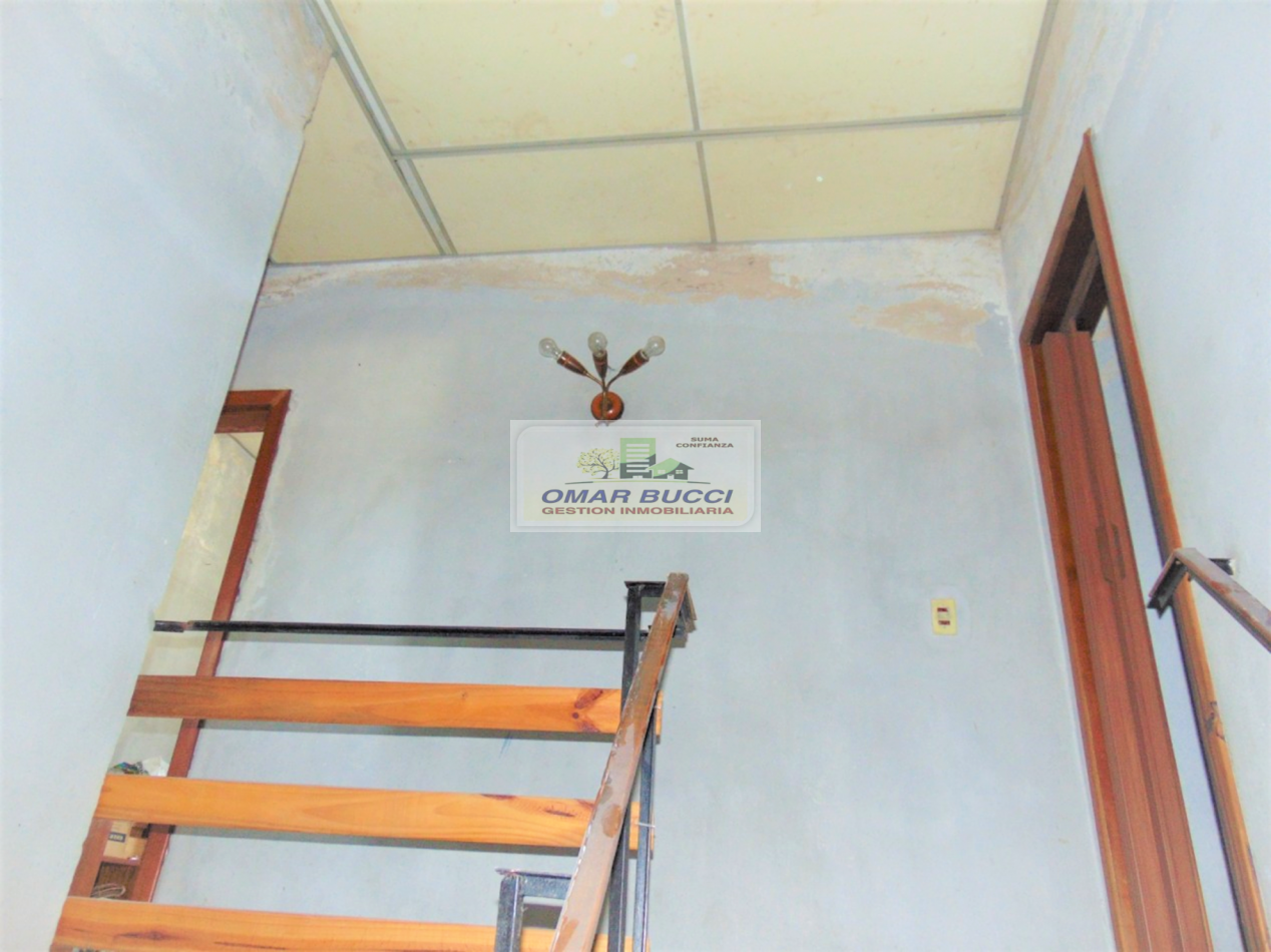 CASA EN PH 3 AMBIENTES AL FRENTE EN CASTELAR RETESADO!!!