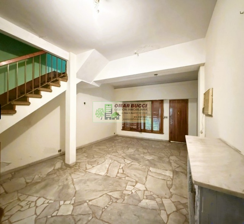 Casa de 4 dormitorios, cochera, jardin, parrilla y un quincho en Ramos Mejia