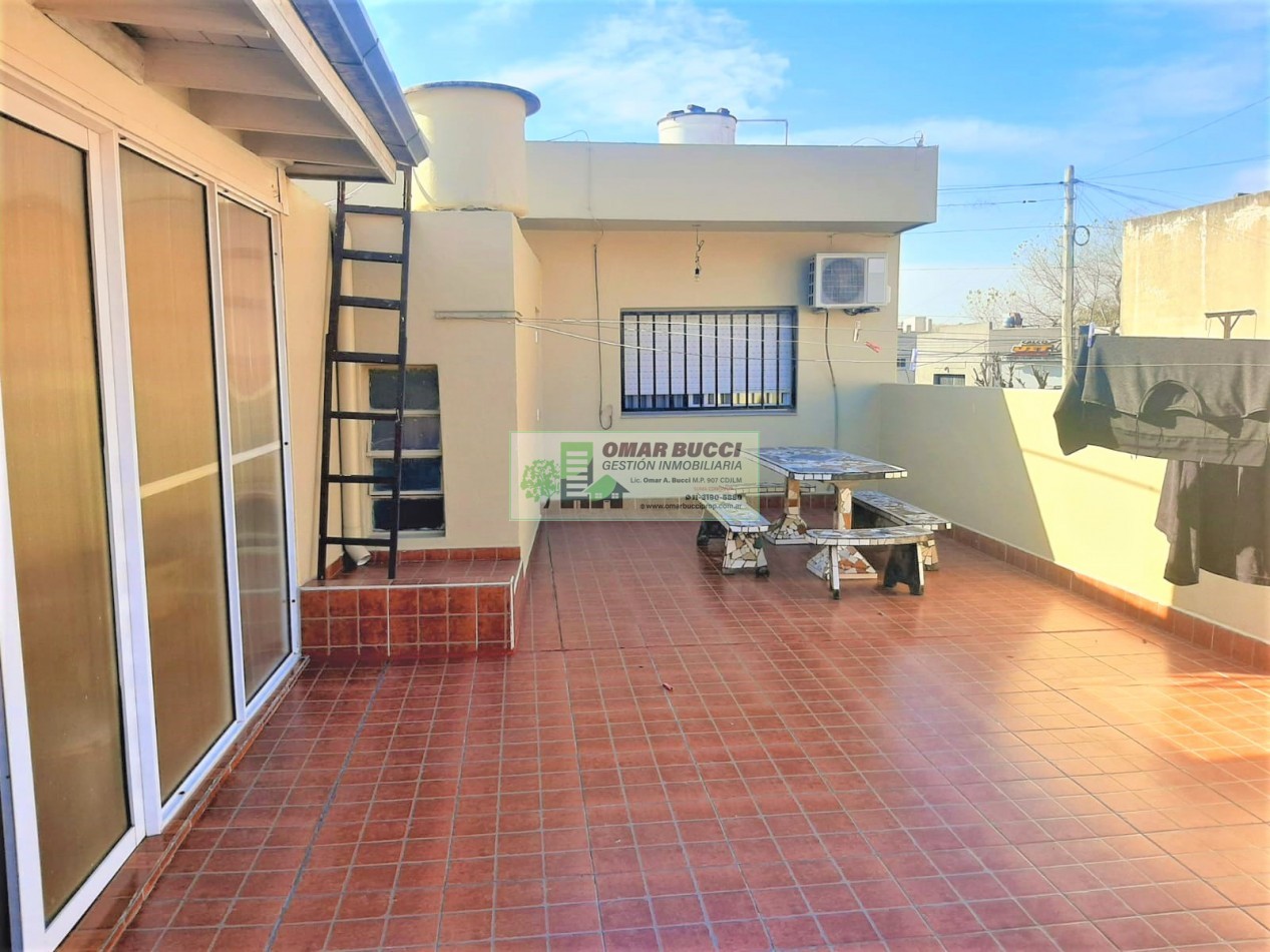 CASA de 4 AMBIENTES, MAS DOS LOCALES, MAS LOTE, EN VILLA LUZURIAGA