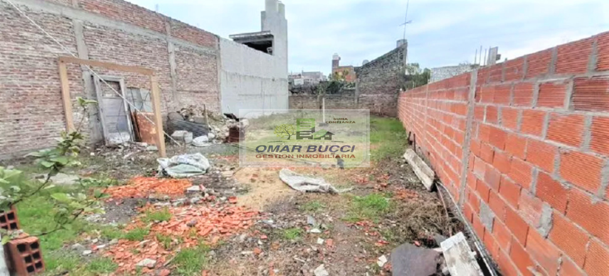 TERRENO CON MEJORAS,  LOCAL AL FRENTE CON CASA A REFACCIONAR TOTALMENTE