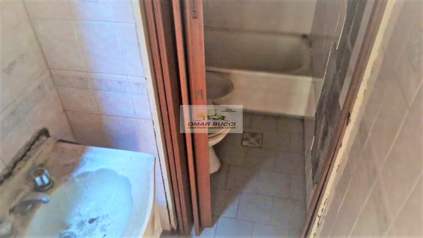 CASA CON LOCAL, 1 PH Y 2 COCHERAS EN VENTA EN LA TABLADA  RETAZADA