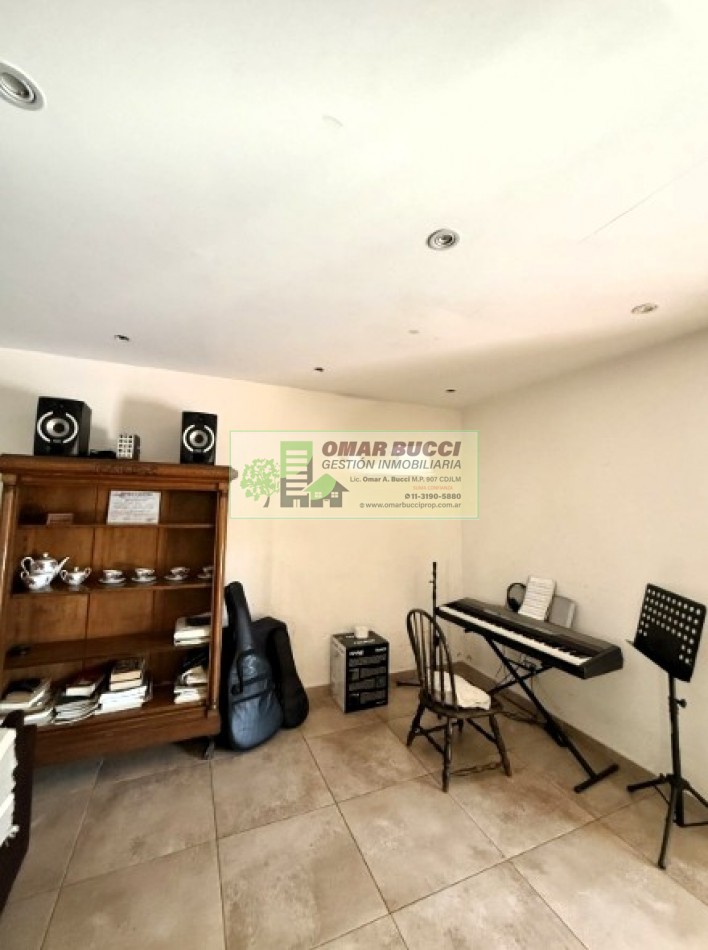 CASA 5 AMBIENTES CON COCHERA EN HAEDO, EXCELENTE ZONA!