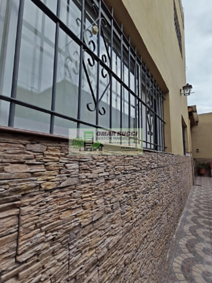 CASA EN VENTA EN PH DE 10 M DE FRENTE CON COCHERA PARA 3 AUTOS ACEPTA PERMUTA