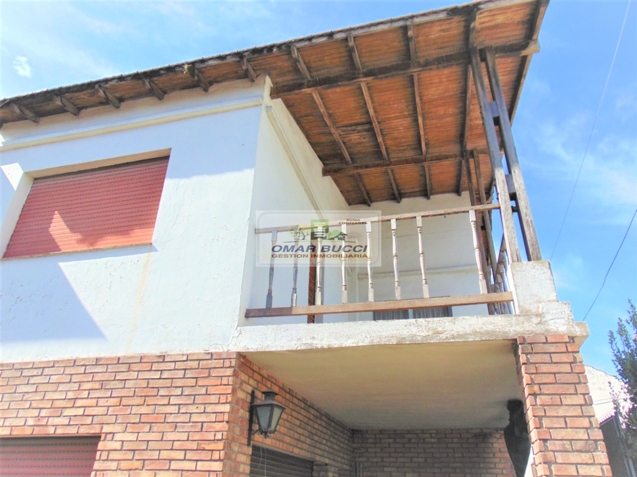 CASA EN PH 3 AMBIENTES AL FRENTE EN CASTELAR RETESADO!!!
