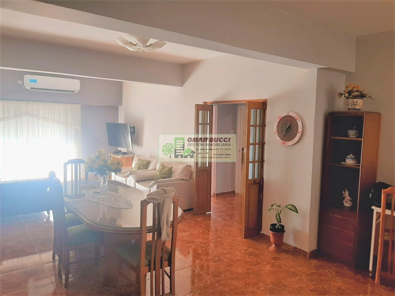 CASA de 4 AMBIENTES, MAS DOS LOCALES, MAS LOTE, EN VILLA LUZURIAGA